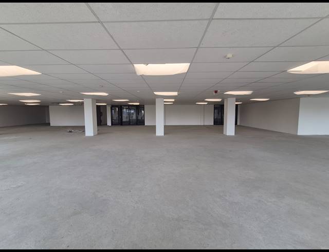 1,195M² OFFICE TO LET IN WOODMEAD